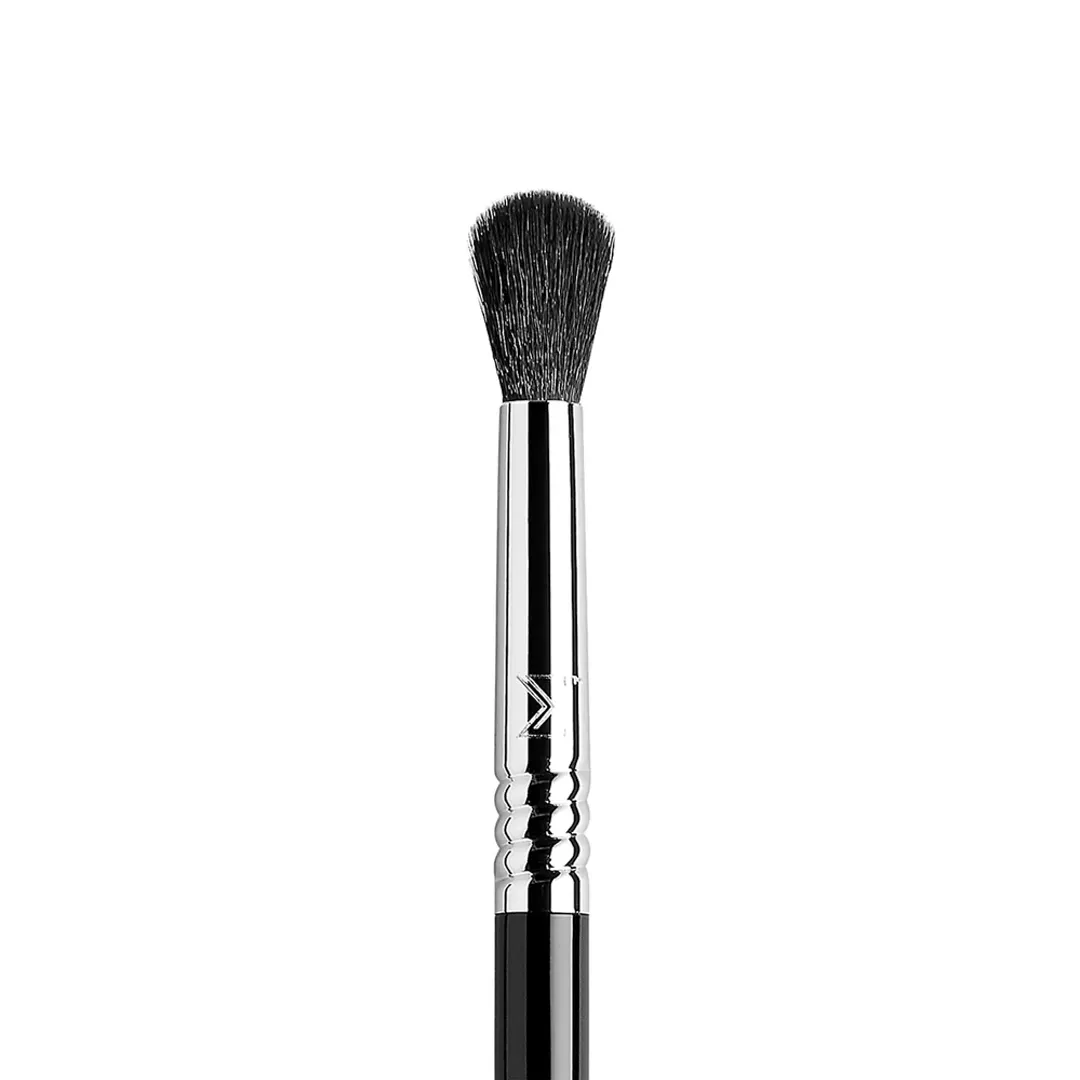 E38 Diffused Crease™ Brush